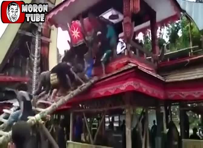 Video :A man is killed by his dead mother